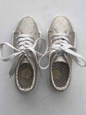 Girls Journey Collection Gold Glitter Sneakers W/Heart Detail Size 11